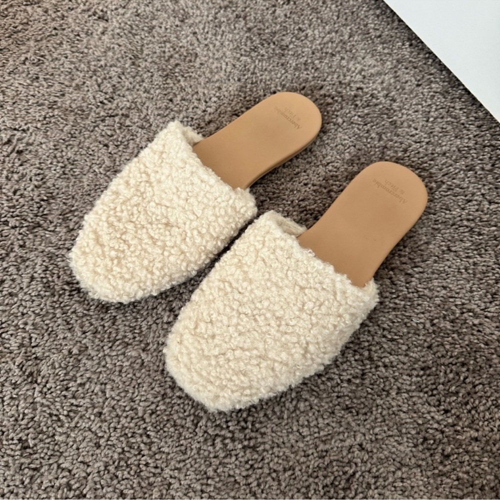Abercrombie & Fitch Cream Sherpa Slide Mules